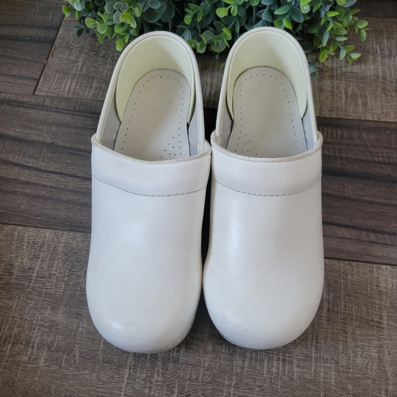 Dansko Professional White Leather Nurse Slipon Clogs Women's EU 36 US 5.5/6 - Picture 3 of 9